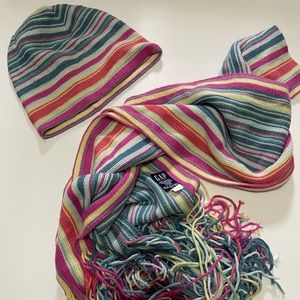 2 for $35 🛍⭐️ GAP hat & scarf set